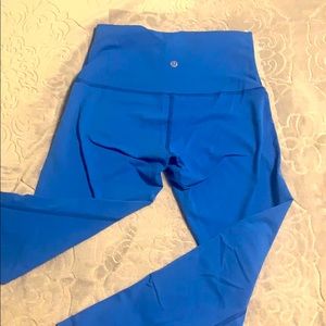 Blue lulu lemon crop leggings size 6